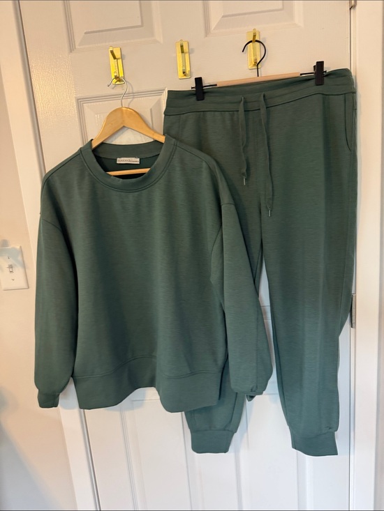 Zenana Outfitters Pants - Zenana Outfitters Teal Crewneck Top